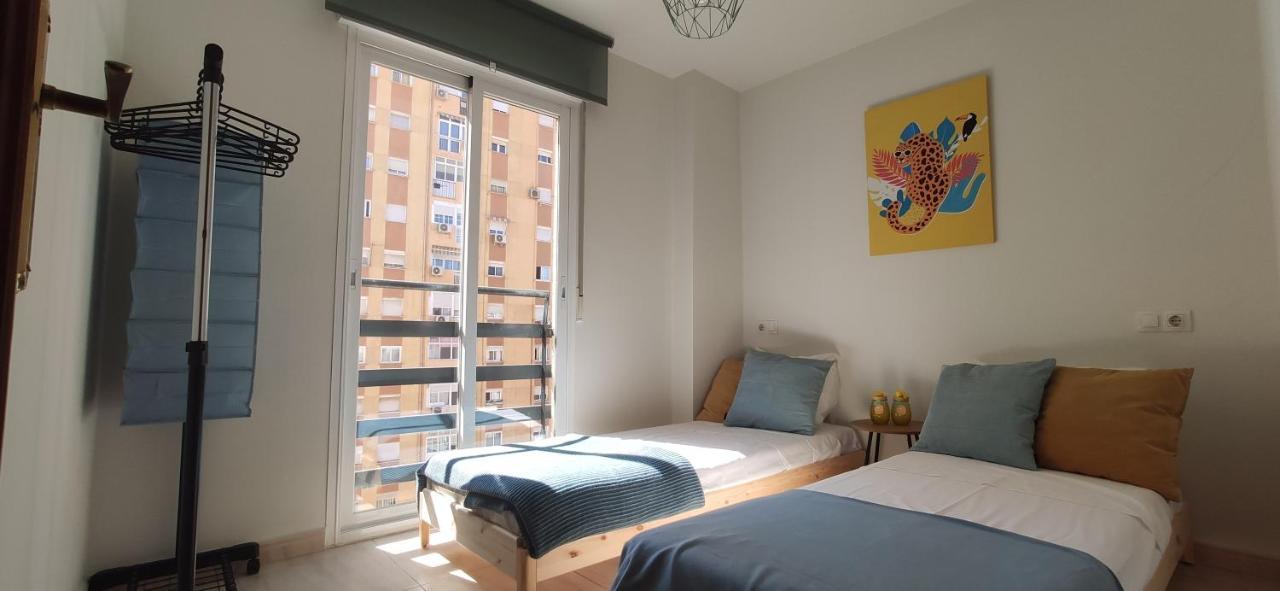 Huelin House Beach And Sun, Con Parking Y A 500 Metros De La Playa Apartment Malaga Bagian luar foto