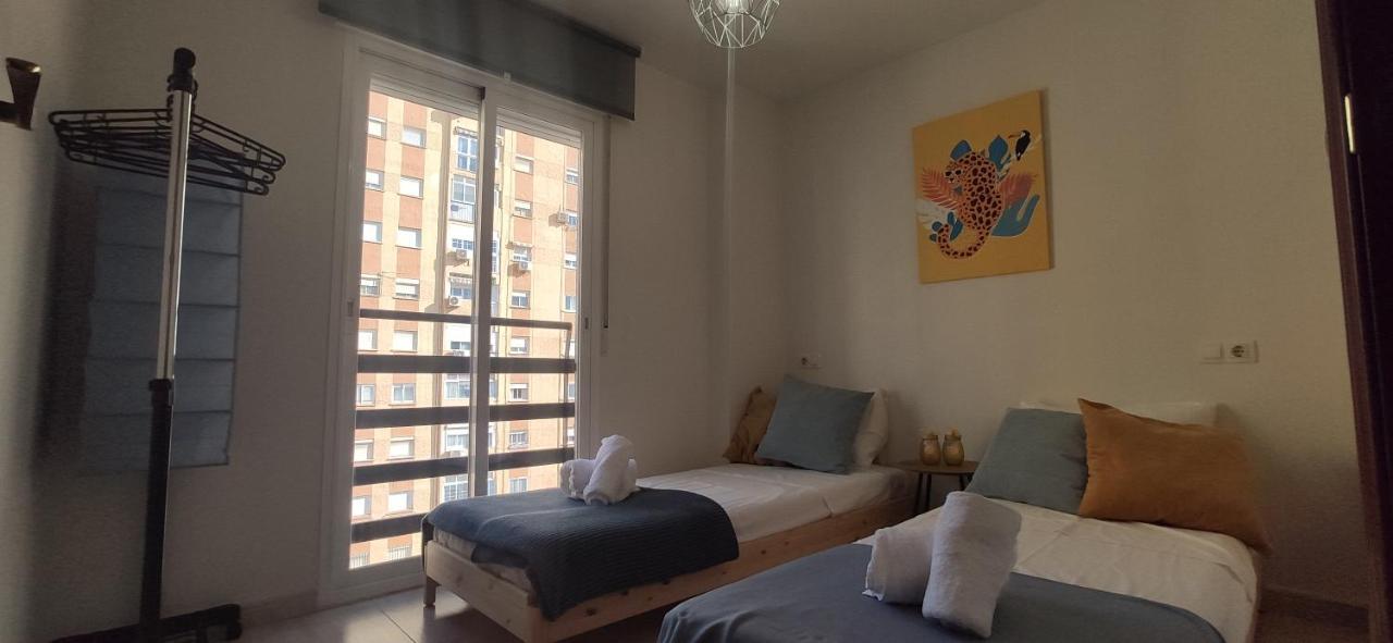 Huelin House Beach And Sun, Con Parking Y A 500 Metros De La Playa Apartment Malaga Bagian luar foto